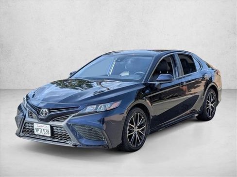 Used 2021 Toyota Camry SE image 1