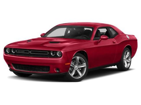 Used 2015 Dodge Challenger SXT RWD image 1