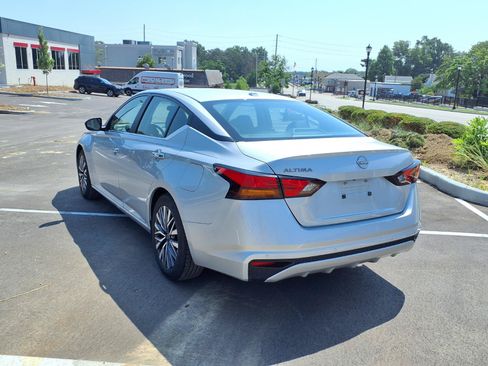 Used 2025 Nissan Altima 2.5 SV FWD image 26