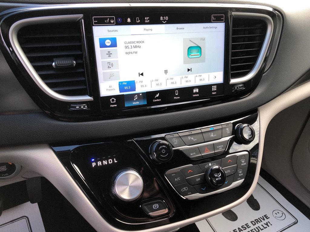 Used 2024 Chrysler Pacifica Touring-L FWD image 30