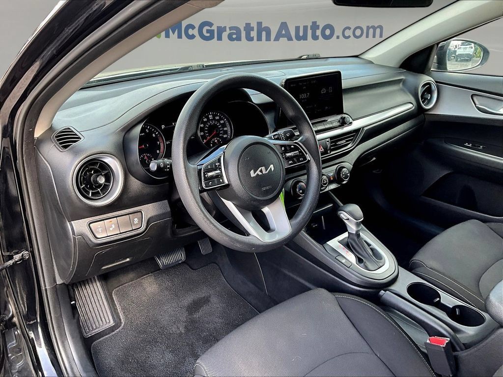 Used 2023 Kia Forte LXS w/ LXS Technology Package FWD image 18