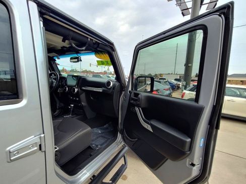 Used 2014 Jeep Wrangler Unlimited Sahara w/ Max Tow Package AWD/4WD image 49