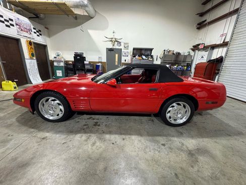 Used 1993 Chevrolet Corvette Convertible image 16