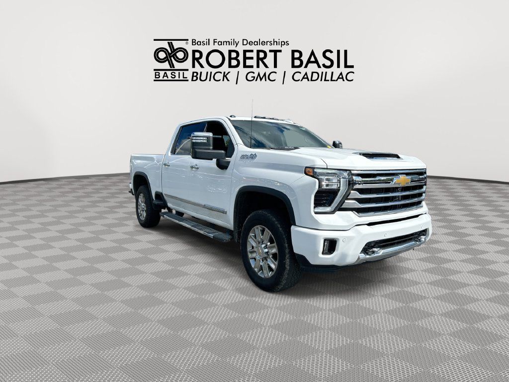 Used 2026 Chevrolet Silverado 2500 High Country w/ High Country Premium Package AWD/4WD image 2