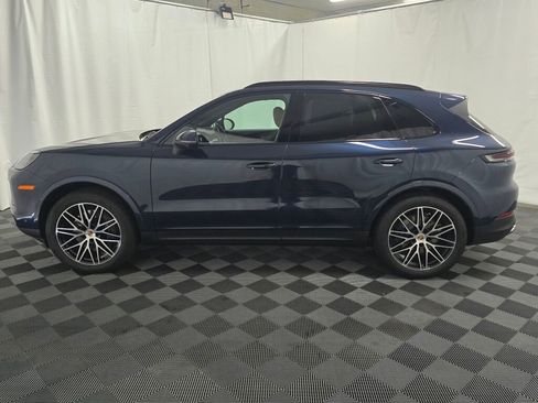 Certified 2025 Porsche Cayenne image 2