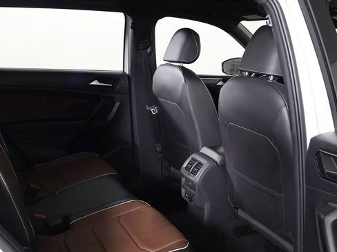 Used 2022 Volkswagen Tiguan SEL R-Line image 31