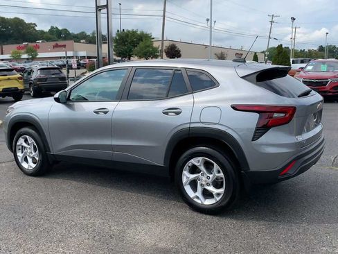 Certified 2025 Chevrolet Trax LS w/ LS Convenience Package FWD image 6