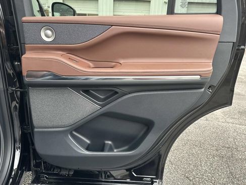 New 2026 Lincoln Navigator Reserve image 16