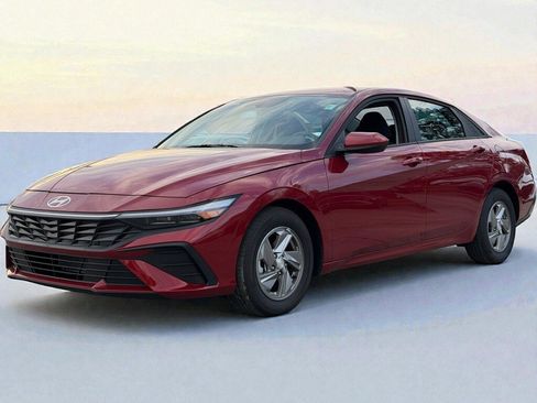 Certified 2025 Hyundai Elantra SE w/ Cargo Package image 4