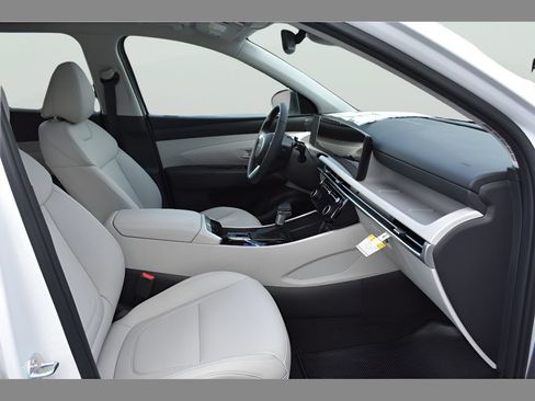 Used 2025 Hyundai Tucson SEL FWD image 16