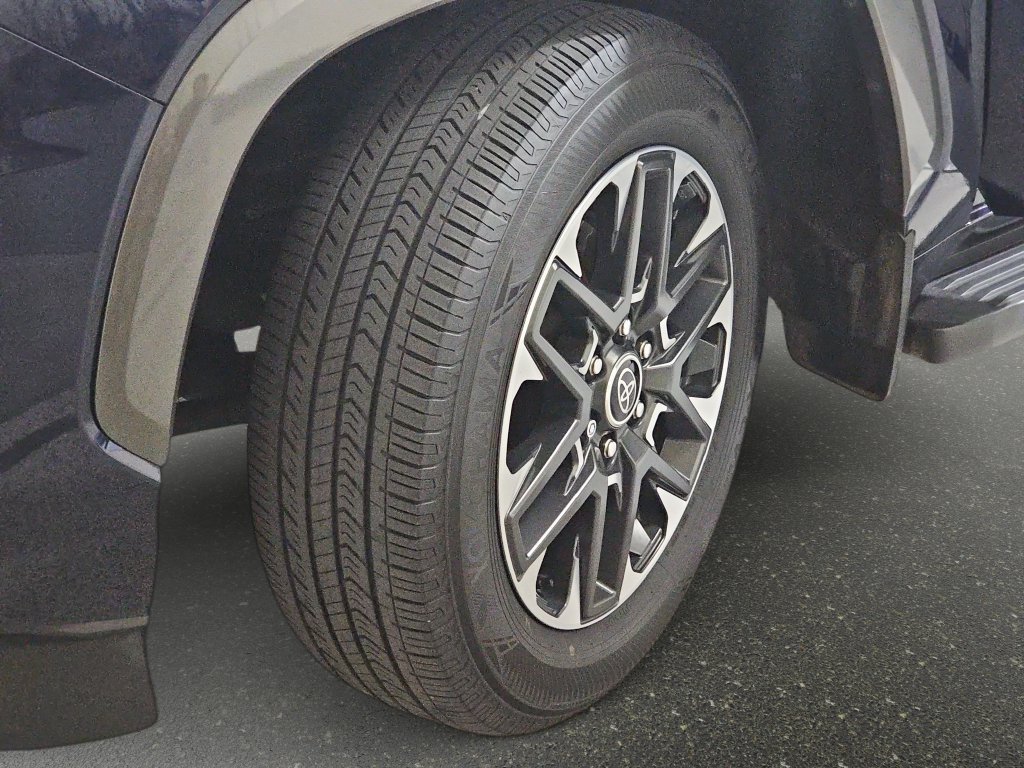 Used 2023 Toyota Sequoia Limited AWD/4WD image 34