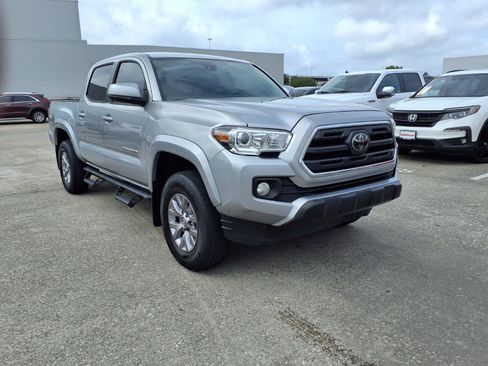 Used 2019 Toyota Tacoma SR5 RWD image 2