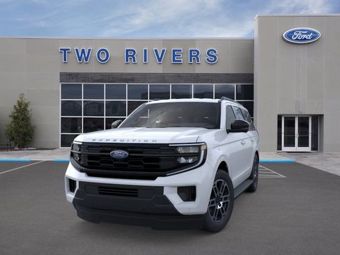 New 2026 Ford Expedition Active image 2