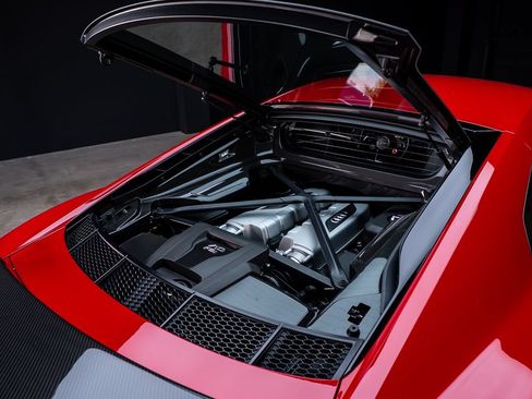Used 2017 Audi R8 V10 w/ Carbon Exterior Package AWD/4WD image 57
