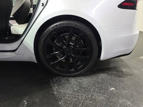 Used 2022 Tesla Model S Plaid image 22