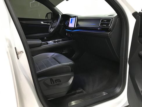 Used 2024 Volkswagen Atlas Cross Sport SEL R-Line AWD/4WD image 17