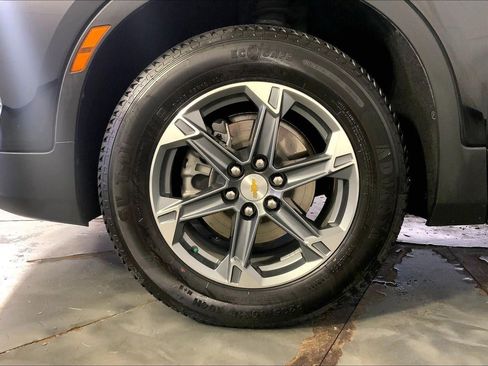 Used 2025 Chevrolet Blazer LT AWD/4WD image 9