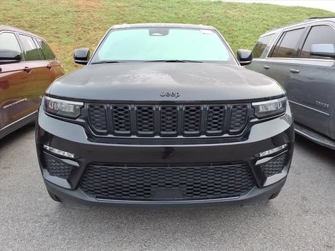 Used 2023 Jeep Grand Cherokee Limited w/ Black Appearance Package AWD/4WD image 12