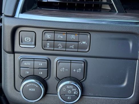 Used 2025 Chevrolet Tahoe Z71 w/ Comfort Package image 24