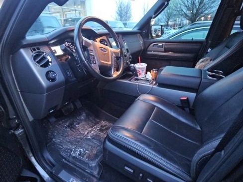 Certified 2017 Ford Expedition Platinum image 4