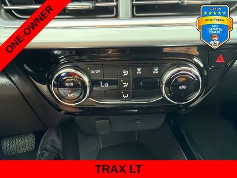 Used 2025 Chevrolet Trax LT FWD image 18