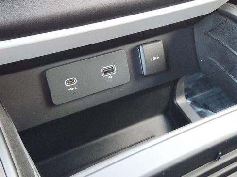 Certified 2023 Land Rover Defender 110 SE image 22