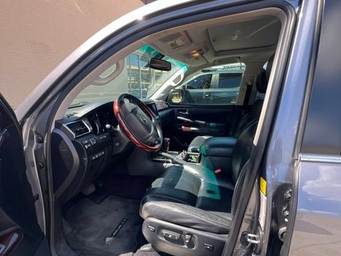 Used 2013 Lexus LX 570 4WD w/ Luxury Pkg image 13