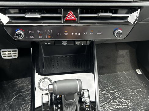 New 2025 Kia Niro EX Touring image 22