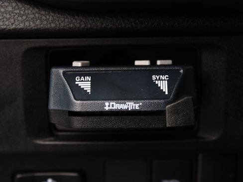 Used 2019 Toyota Tacoma SR5 AWD/4WD image 9