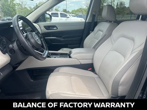Certified 2025 Nissan Pathfinder SL FWD image 10