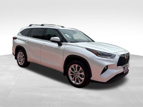 Used 2023 Toyota Highlander Limited AWD/4WD image 1