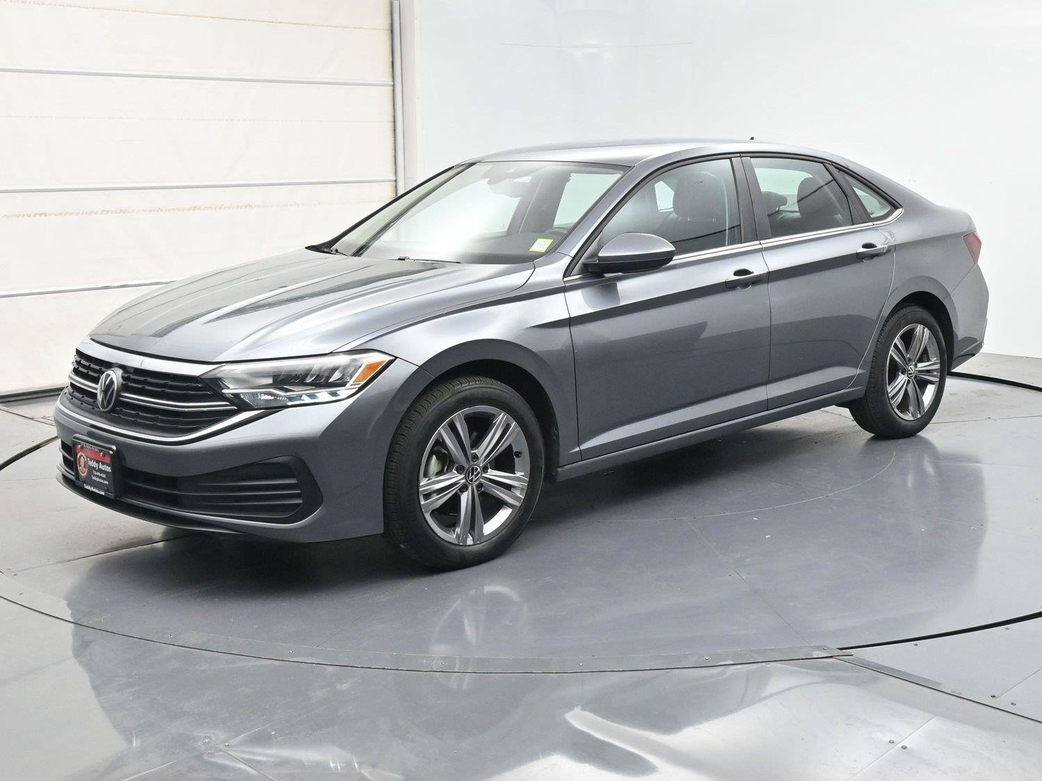 Certified 2023 Volkswagen Jetta SE FWD image 1