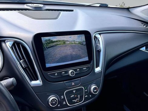 Used 2018 Chevrolet Malibu LT w/ Leather Package FWD image 19