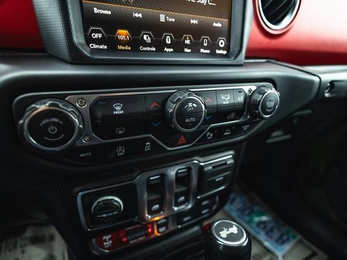 Used 2021 Jeep Wrangler Rubicon w/ Uconnect 4C Nav & Sound Group image 16
