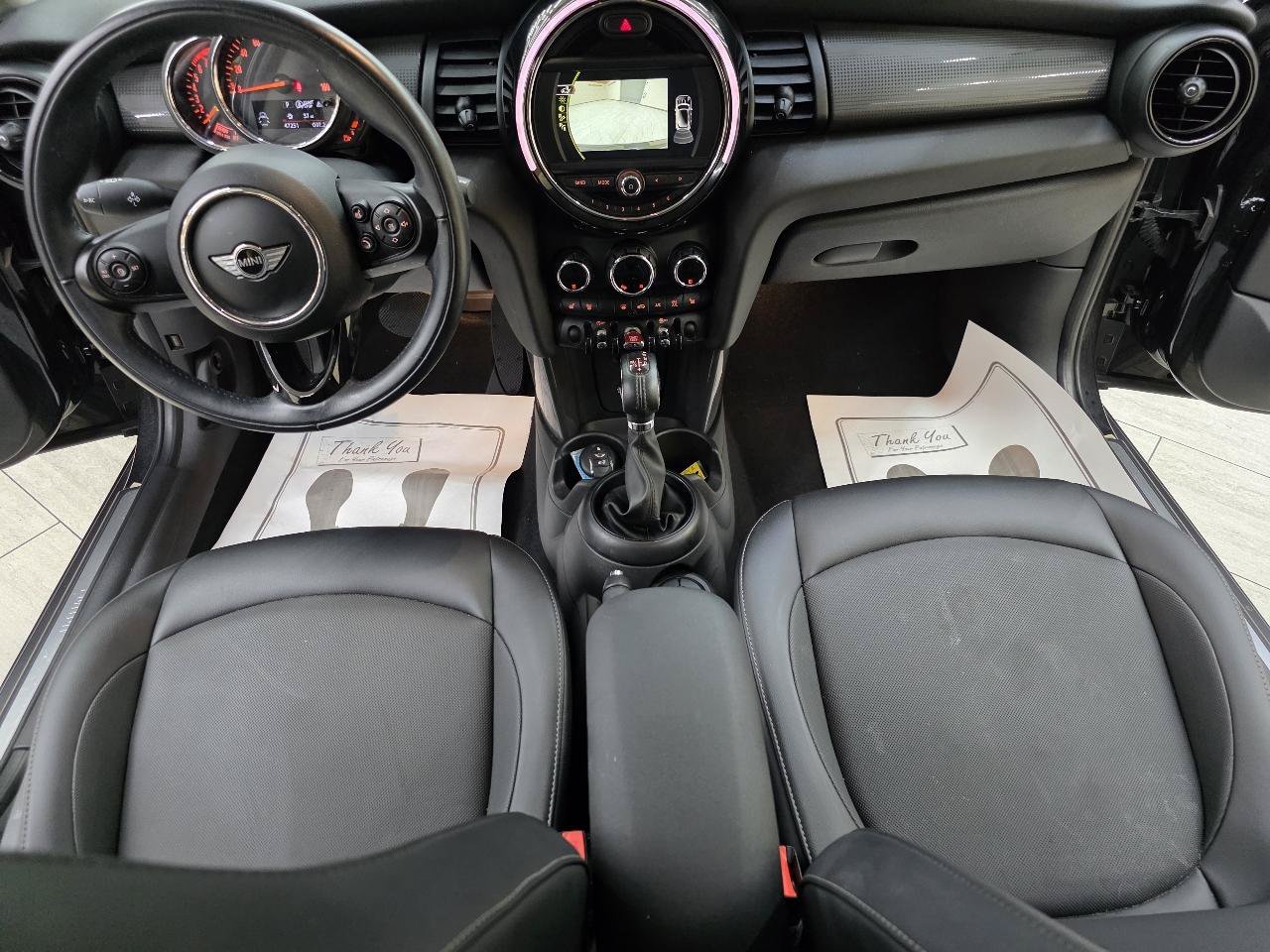 Used 2018 MINI Cooper 4-Door Hardtop w/ Signature Line Package FWD image 26