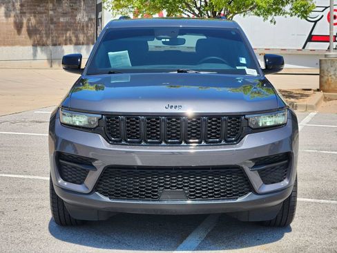 Used 2023 Jeep Grand Cherokee Altitude AWD/4WD image 2