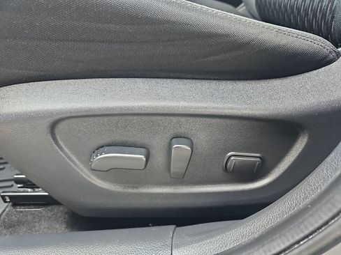 Used 2017 Nissan Rogue SV FWD image 33