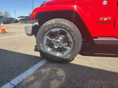 Used 2017 Jeep Wrangler Unlimited Sahara w/ Connectivity Group image 16