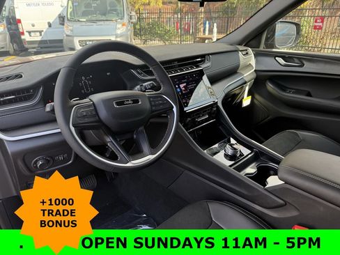 New 2025 Jeep Grand Cherokee L Altitude image 12