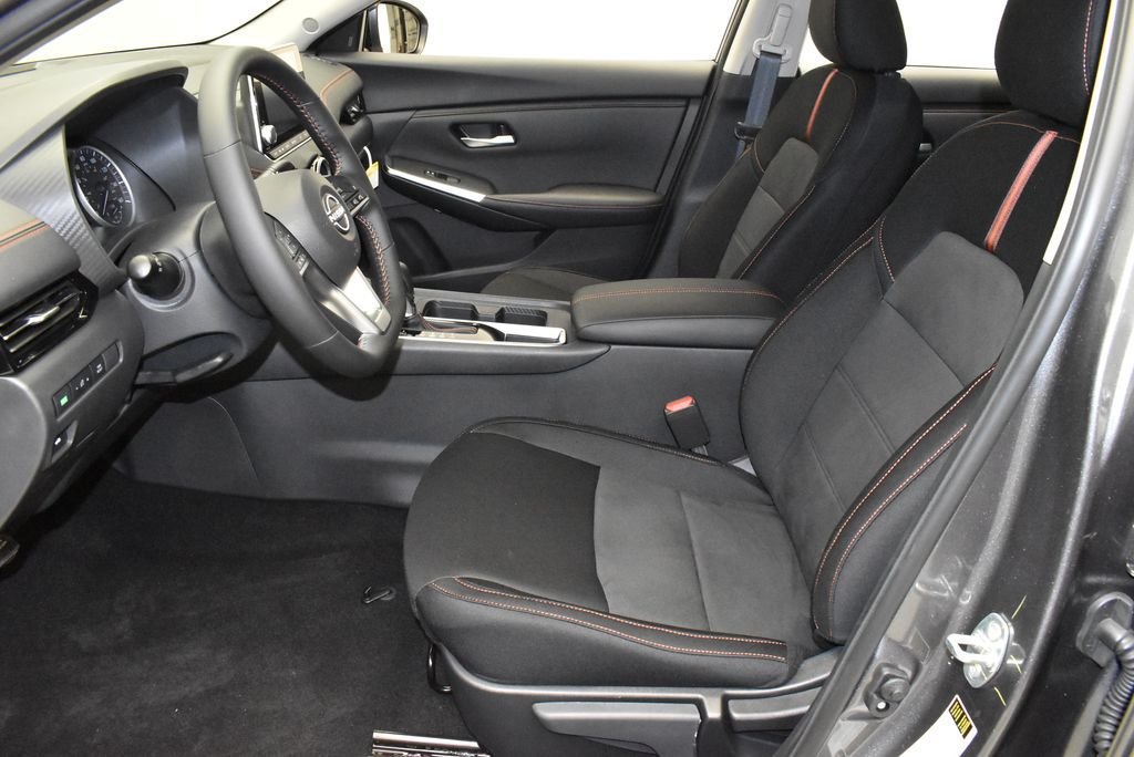 Used 2025 Nissan Sentra SR FWD image 13