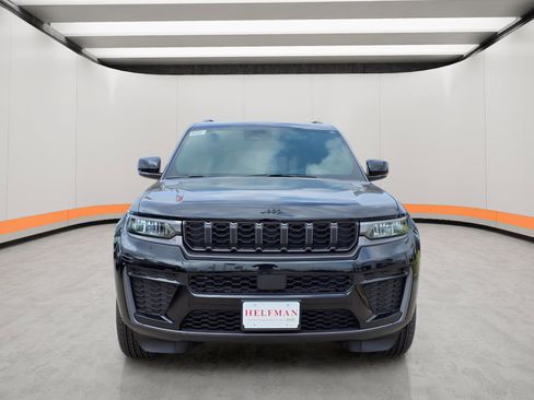 New 2026 Jeep Grand Cherokee Altitude image 2