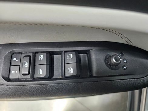 Used 2024 Jeep Compass Limited image 20