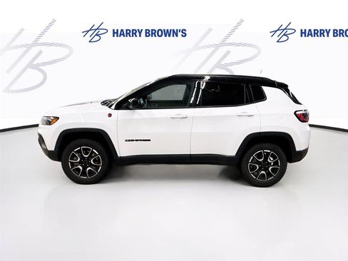Used 2025 Jeep Compass Trailhawk AWD/4WD image 8
