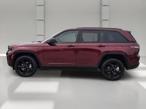 Certified 2024 Jeep Grand Cherokee Limited w/ Luxury Tech Group II AWD/4WD image 2