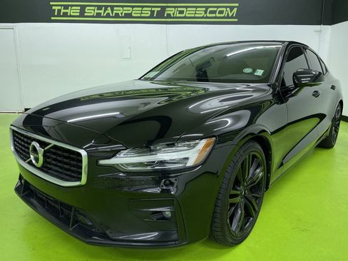 Used 2019 Volvo S60 T5 R-Design image 5