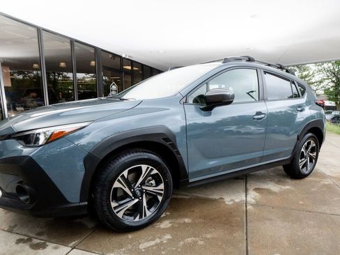 Used 2024 Subaru Crosstrek 2.0i Premium w/ Crosstrek Mirror Package AWD/4WD image 3