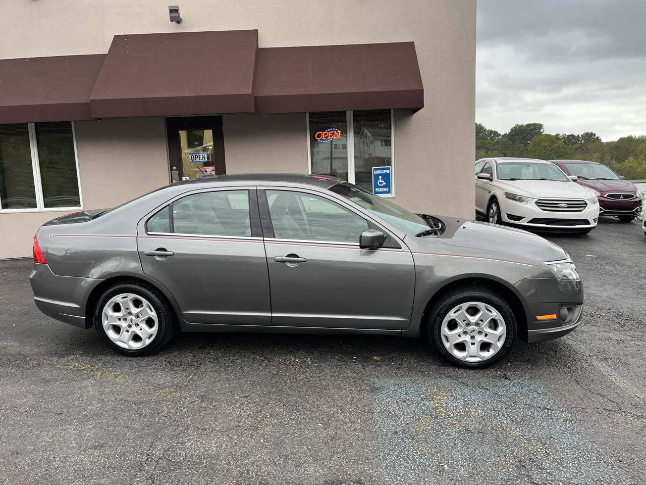 Used 2010 Ford Fusion SE FWD image 4