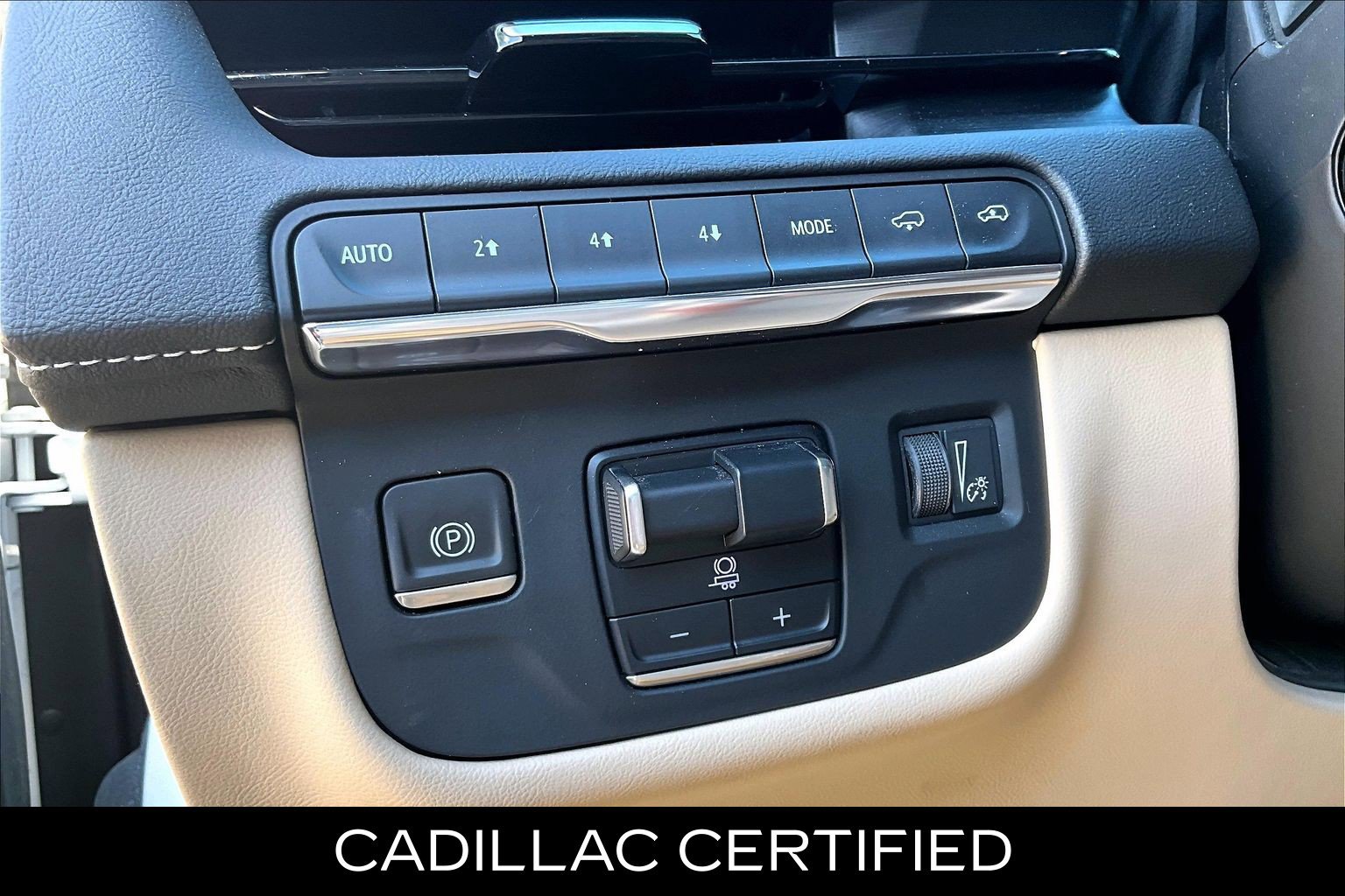 Used 2023 Cadillac Escalade Premium Luxury w/ Performance Package AWD/4WD image 19