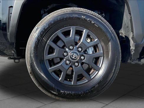 Used 2025 Toyota 4Runner SR5 AWD/4WD image 11