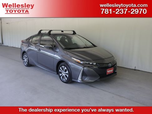 Used 2022 Toyota Prius Prime LE FWD image 1